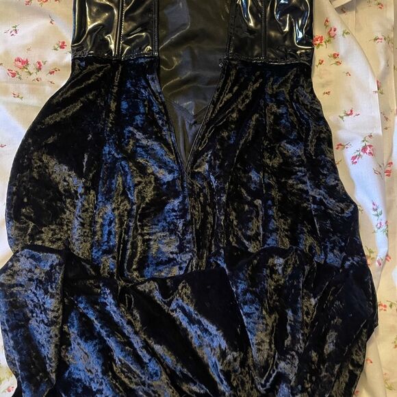 Extremely Rare Blackout Corset Velvet Dress - Zipper Does Not Work - Picture 7 of 10
